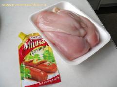 1) Филе курицы разрезаем на порционные куски, солим, перчим