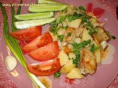 4) Ребрышки с картошкой готовы, выкладываем на тарелку, посыпаем свежей зеленью