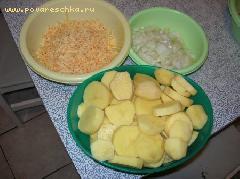 1) Картофель и лук чистим