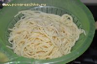 Спагетти или любые макароны отварить до готовности