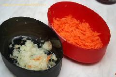 5) Нарезать лук, морковь, сладкий перец