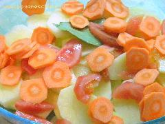8) На помидоры выложить морковь
