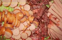2) Мясо, сосиски, колбасу порезать любым способом