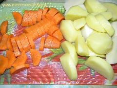 2) Картофель, морковь, лук очистить