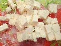 4) Сыр нарезать кубиками