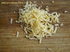 4) Сыр натереть на крупной терке
