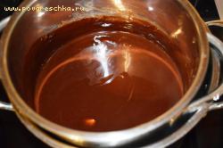 Шоколад и сливочное масло растопить